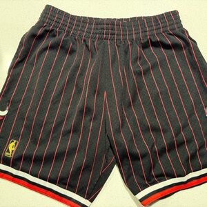 Mitchell & Ness Black Shorts with Red Stripes Chicago Bulls